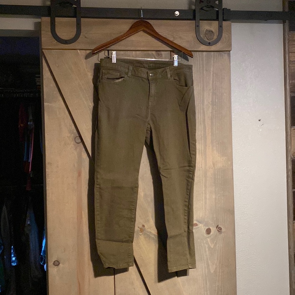 Michael Kors olive green denim size 10 back tag needs to be tacked back on.